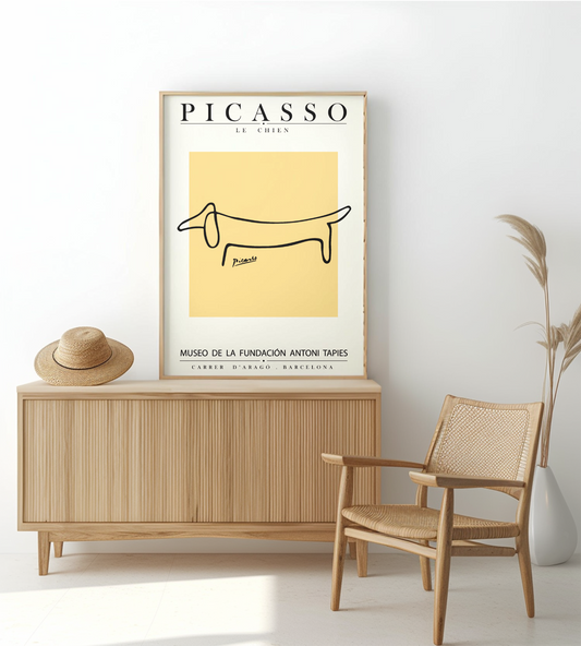 1-1385-1-picture-frame-near-chair - Visivus