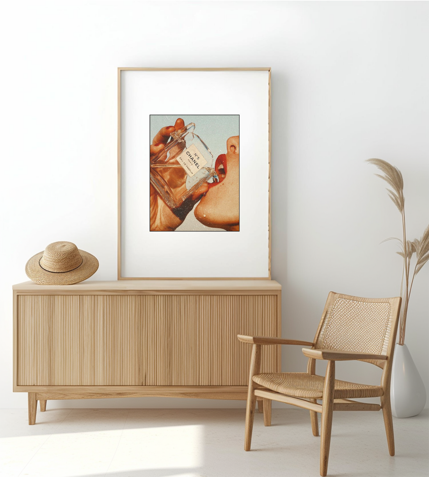 1-picture-frame-near-chair_1 - Visivus